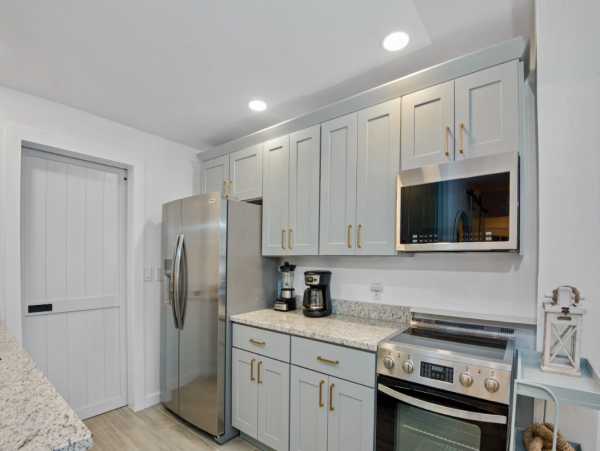 Fort Myers Beach Vacation Rental - Spacious 6 Bedroom Coastal Retreat Near Beach